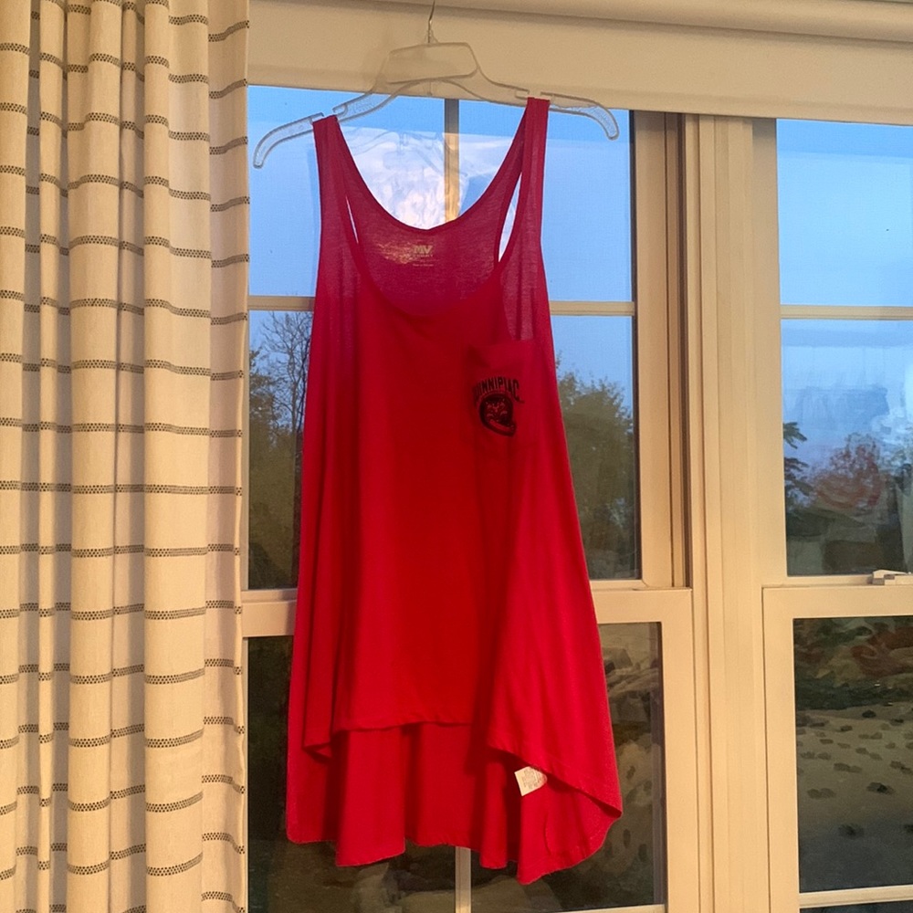 High-low Quinnipiac University tank top in the color deep pink. Size XL.